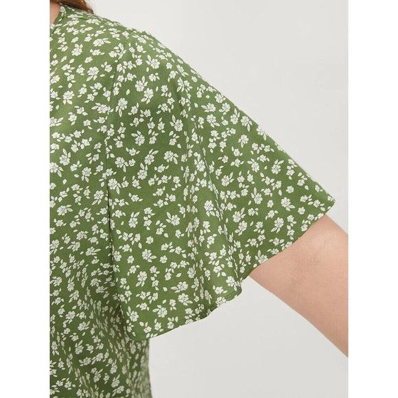 Bloomchic Ditsy Floral Ruffle Sleeve Button Detail Blouse Green White 12 - Picture 4 of 8